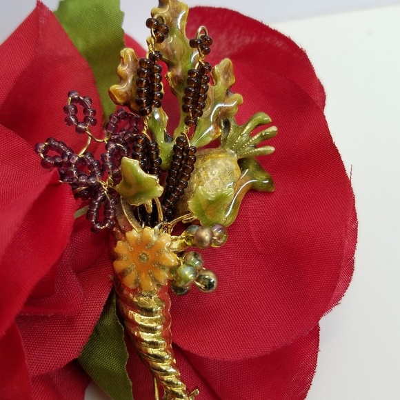 None Brooch Horn of Plenty Pin Thanksgiving Fall Green Peach Cornucopia - Picture 1 of 8